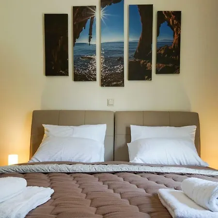 City's Center Lux. Apt. كافالا